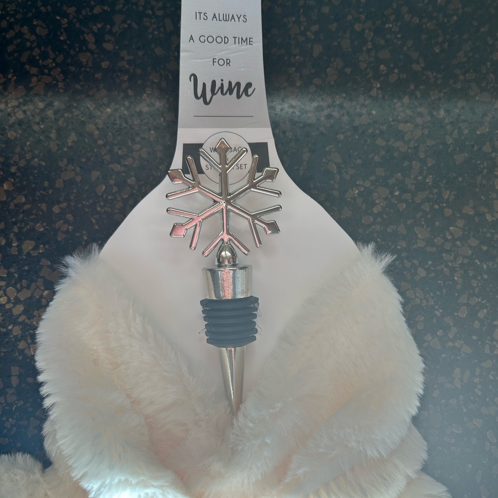 Fur wine holder with wine stopper. Set of 6